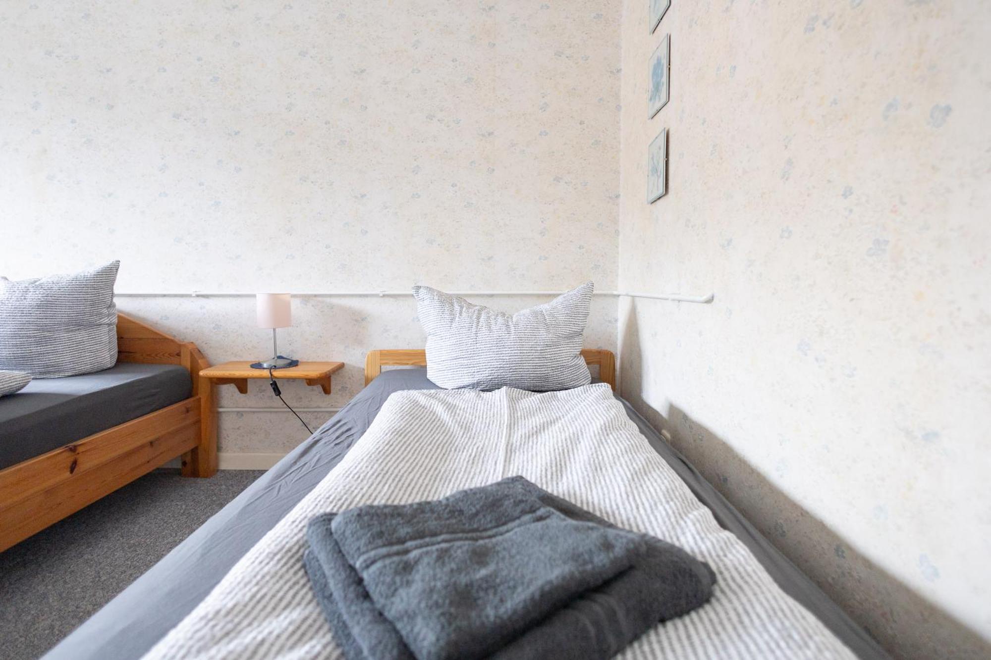 Apartmenthaus Am Waldrand- Kueche - Fruehstueck - Balkon 빌데만 외부 사진