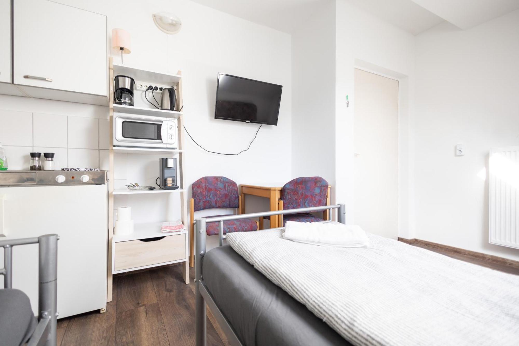 Apartmenthaus Am Waldrand- Kueche - Fruehstueck - Balkon 빌데만 외부 사진