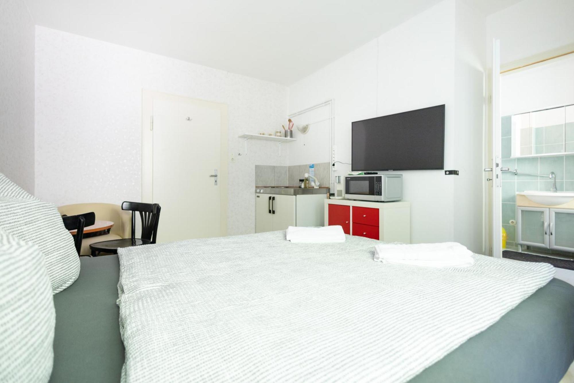 Apartmenthaus Am Waldrand- Kueche - Fruehstueck - Balkon 빌데만 외부 사진
