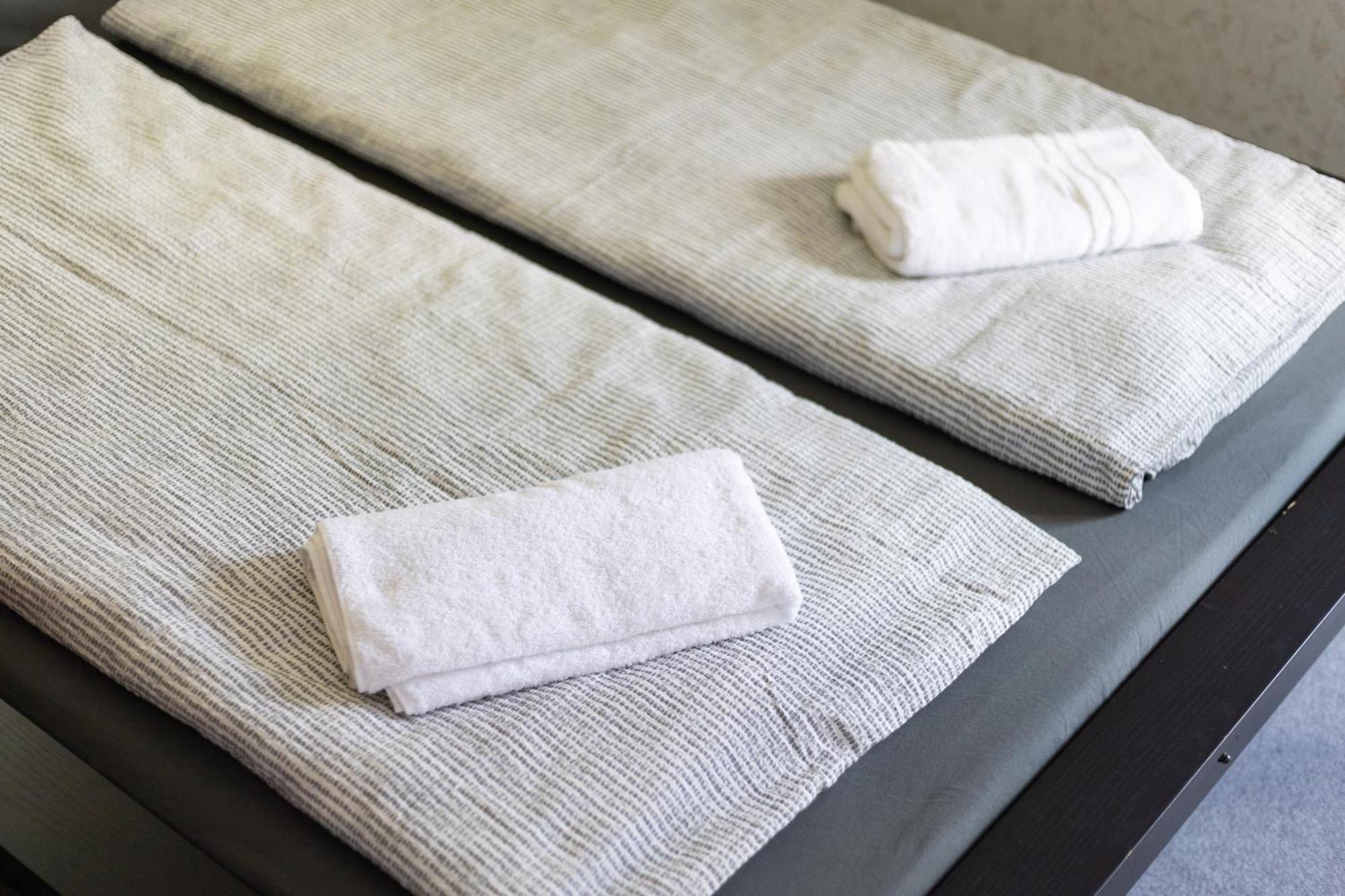 Apartmenthaus Am Waldrand- Kueche - Fruehstueck - Balkon 빌데만 외부 사진