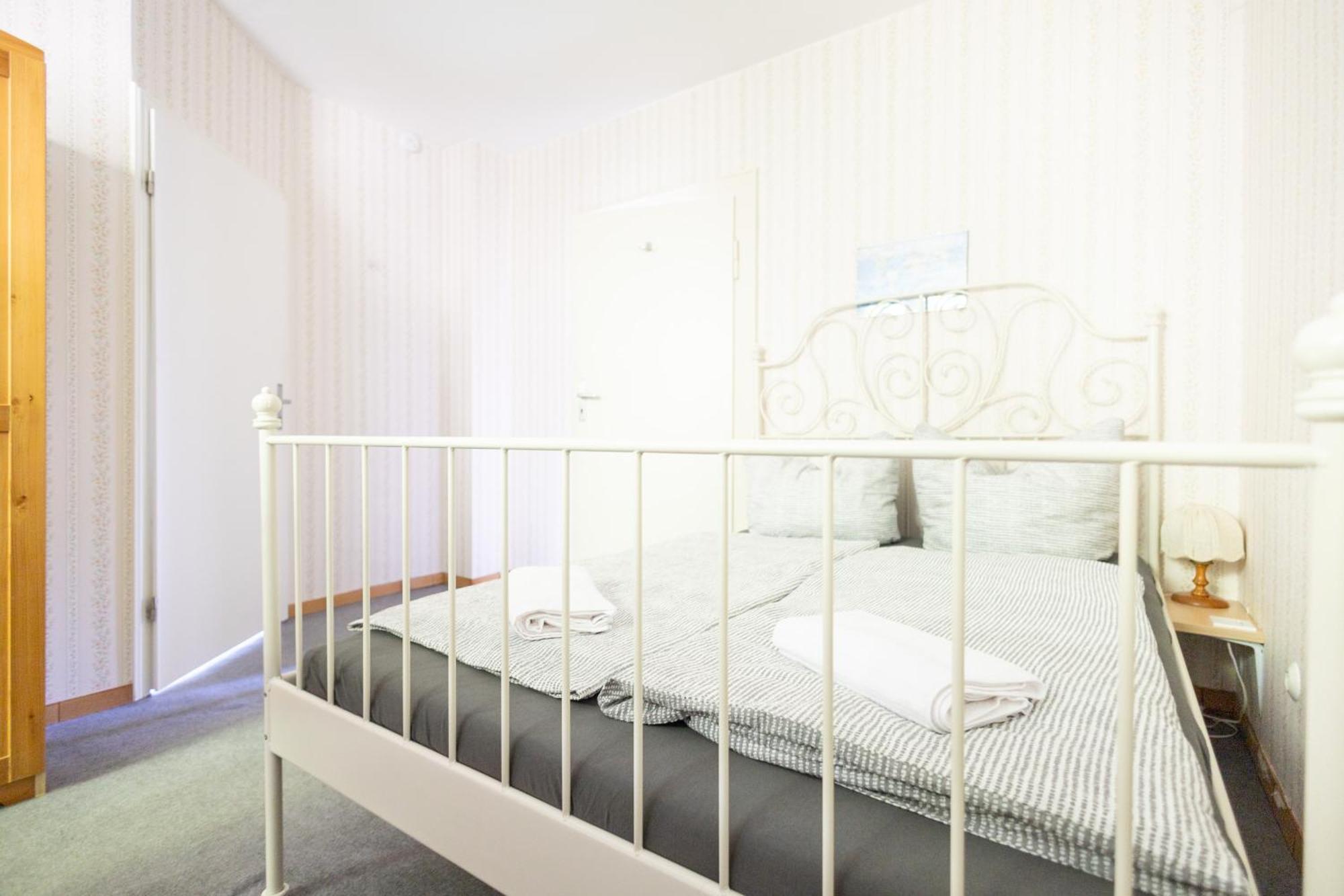 Apartmenthaus Am Waldrand- Kueche - Fruehstueck - Balkon 빌데만 외부 사진