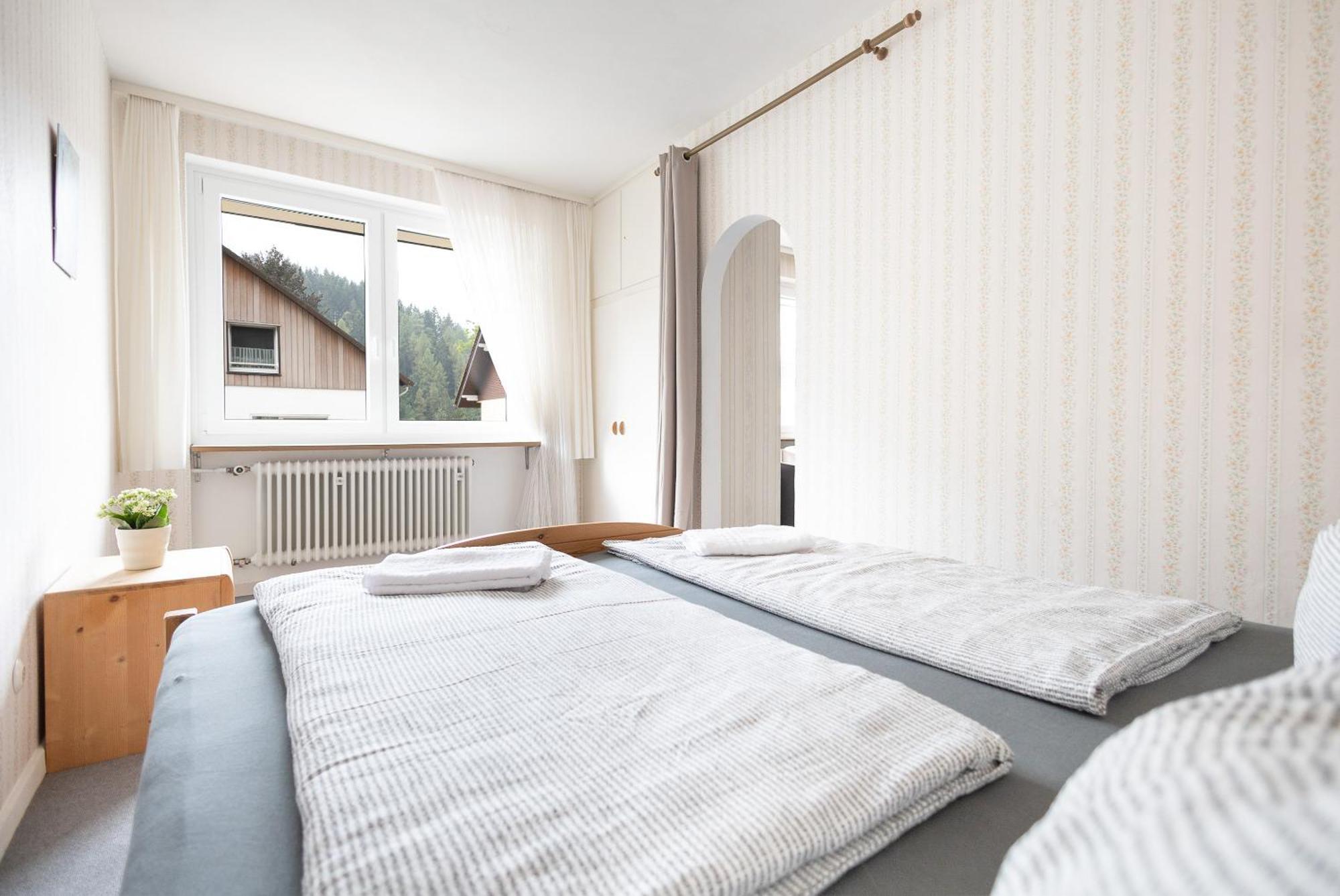 Apartmenthaus Am Waldrand- Kueche - Fruehstueck - Balkon 빌데만 외부 사진
