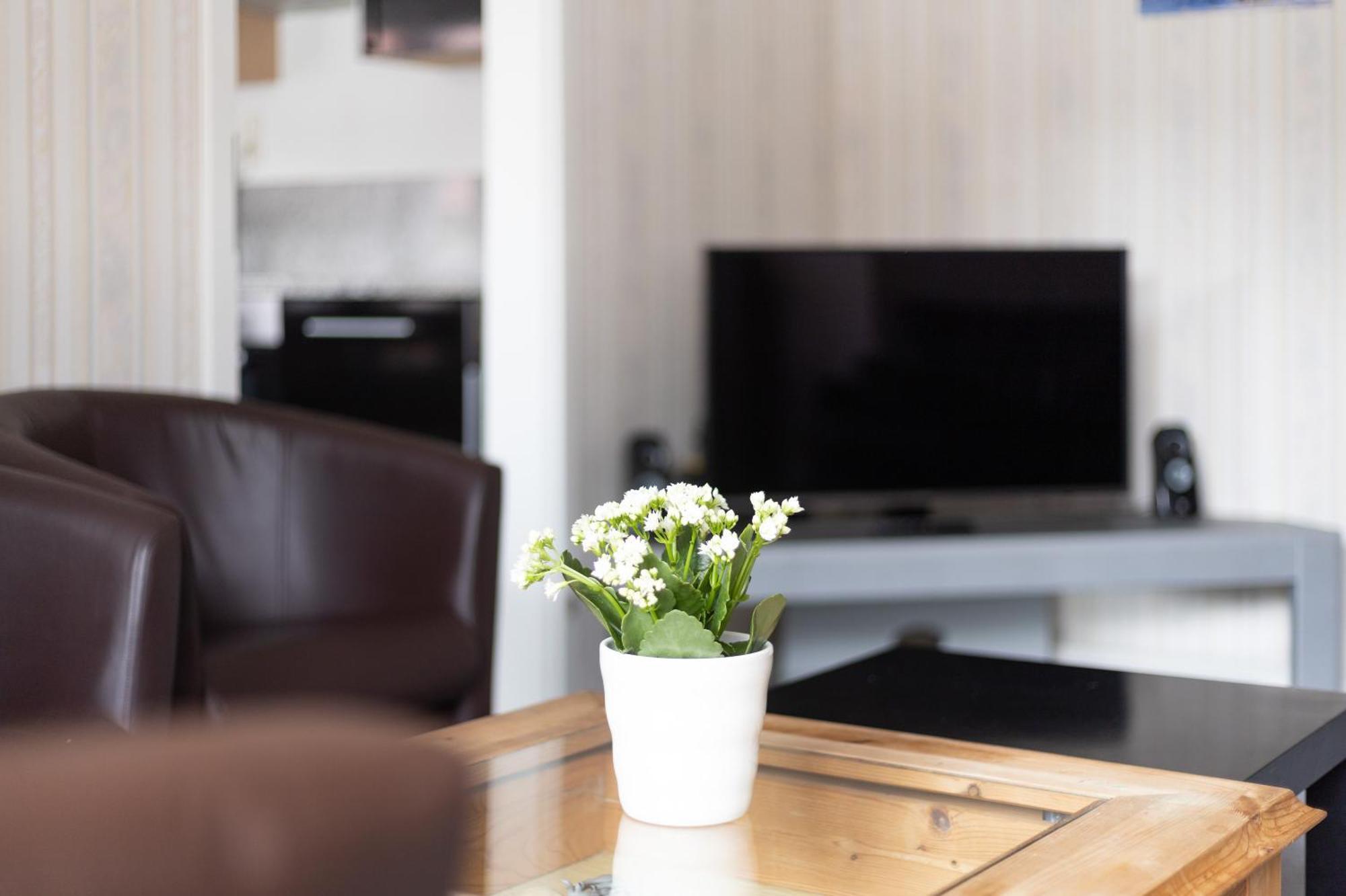 Apartmenthaus Am Waldrand- Kueche - Fruehstueck - Balkon 빌데만 외부 사진