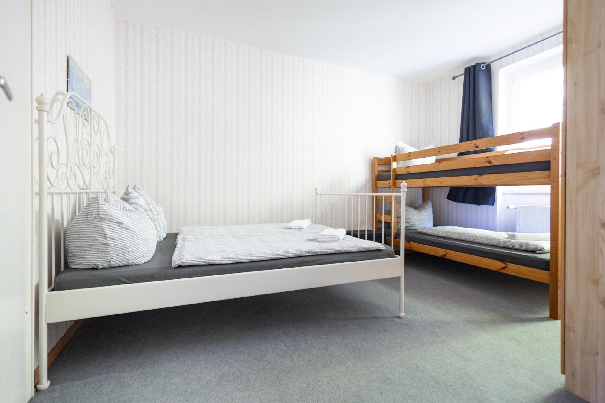 Apartmenthaus Am Waldrand- Kueche - Fruehstueck - Balkon 빌데만 외부 사진