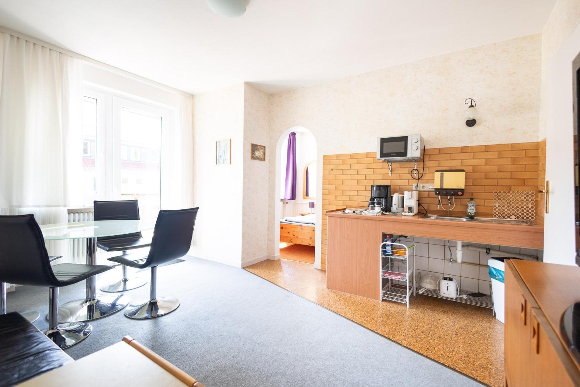 Apartmenthaus Am Waldrand- Kueche - Fruehstueck - Balkon 빌데만 외부 사진