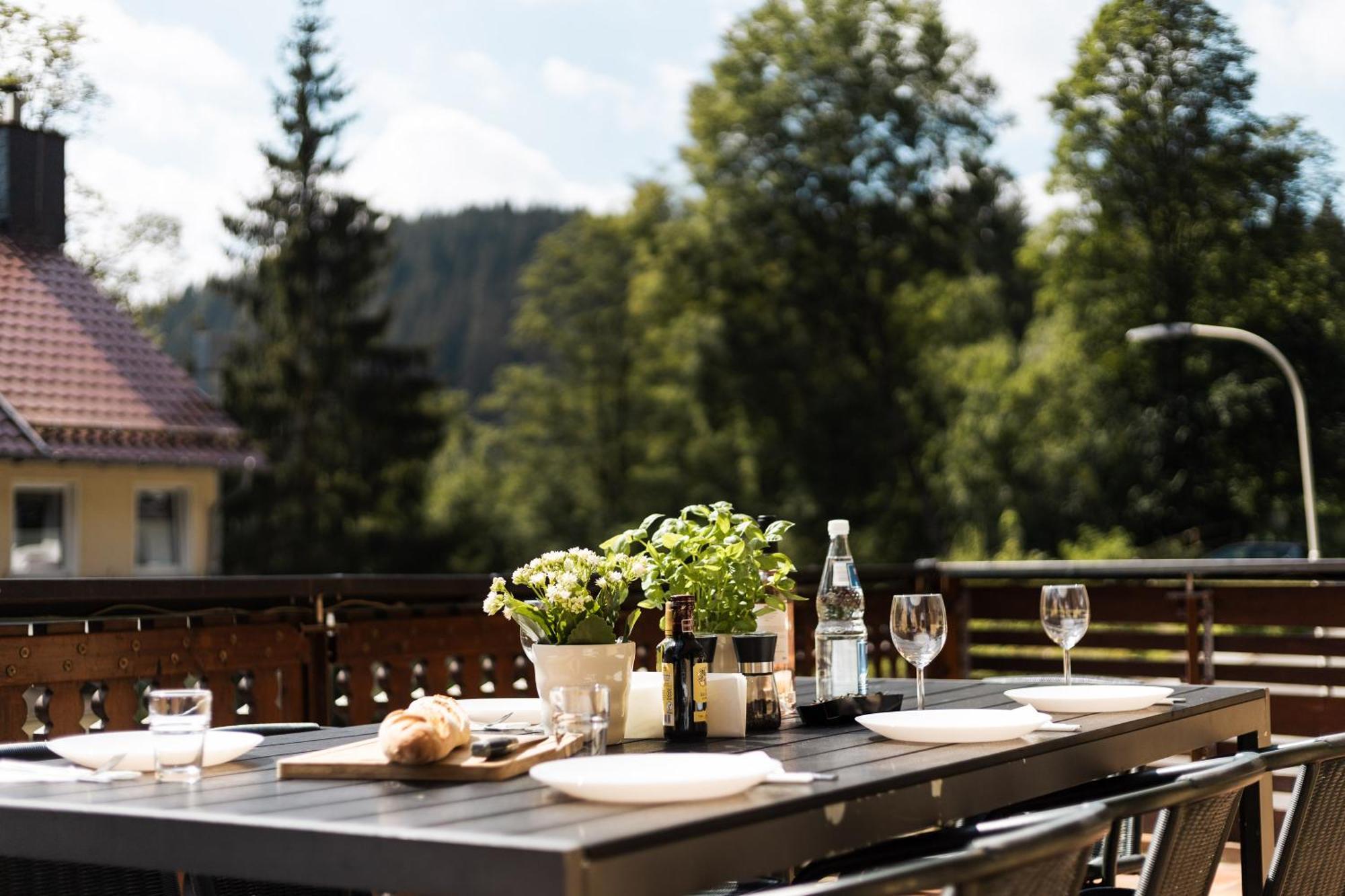 Apartmenthaus Am Waldrand- Kueche - Fruehstueck - Balkon 빌데만 외부 사진