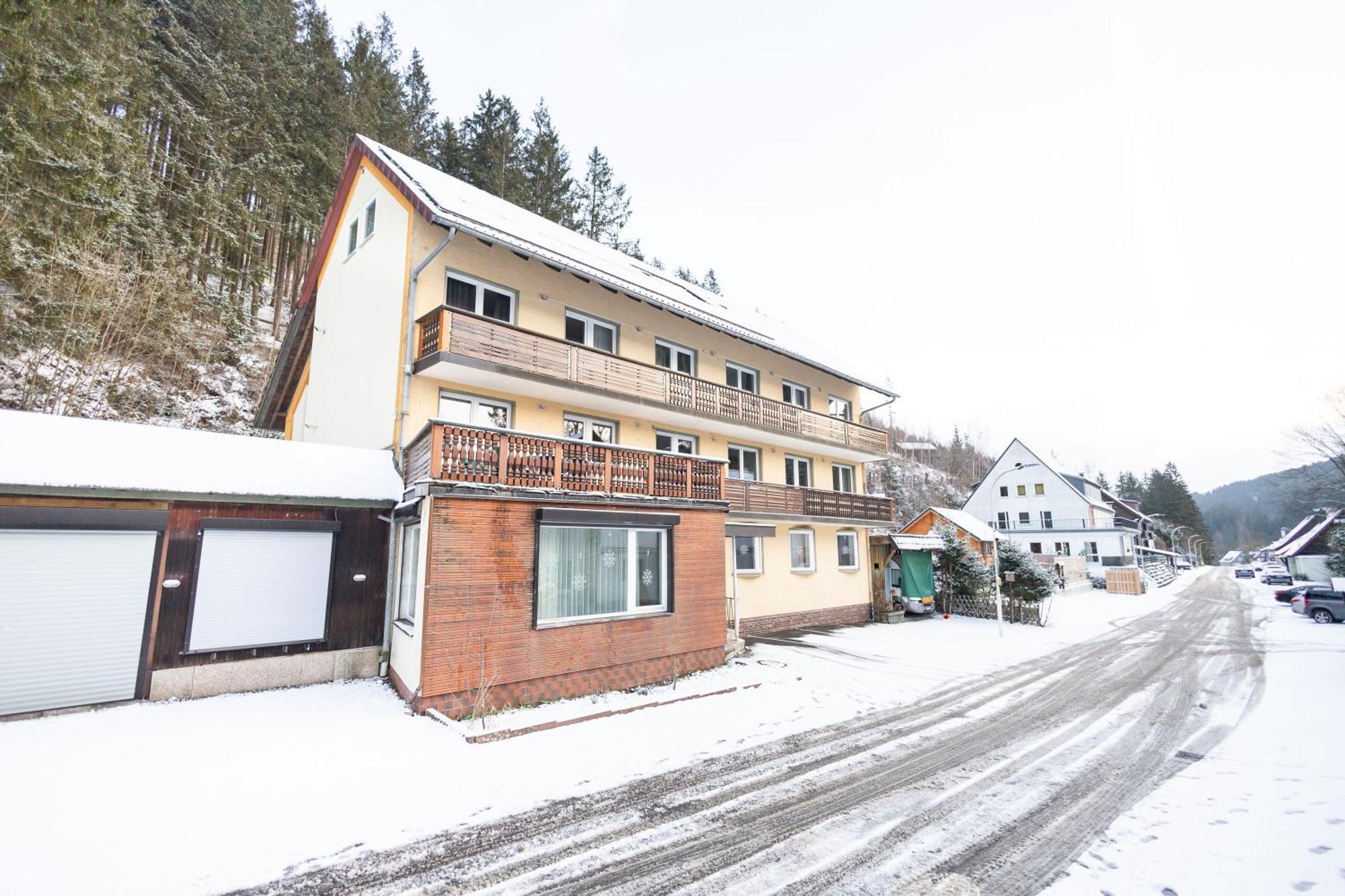 Apartmenthaus Am Waldrand- Kueche - Fruehstueck - Balkon 빌데만 외부 사진