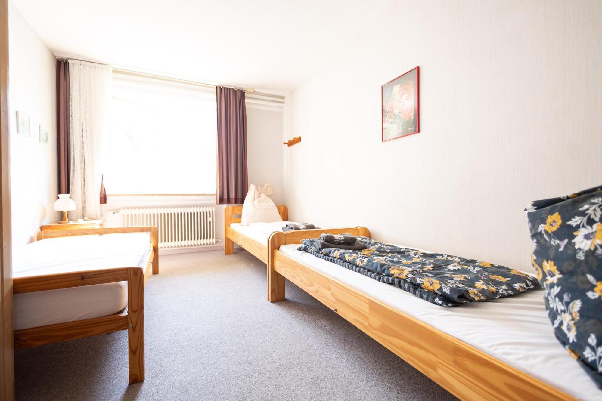 Apartmenthaus Am Waldrand- Kueche - Fruehstueck - Balkon 빌데만 외부 사진